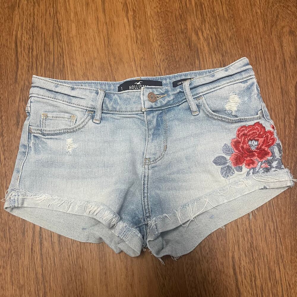 Hollister denim Short Shorts w/ embroidered flowers-preowned sz1